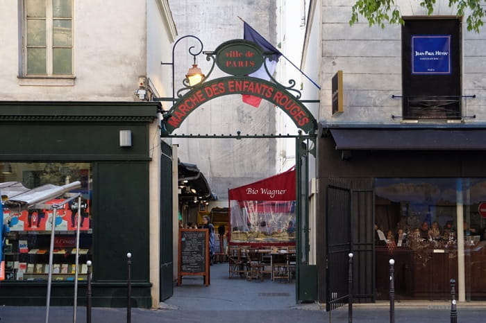 Entrée du Marché des Enfants-Rouges dans le Haut-Marais, Paris 3