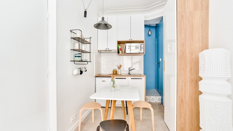 Appartement lumineux avec salon et cuisine équipée dans un investissement locatif clé en main, Rue d'Aumale, Paris 9, quartier Nouvelle Athènes.