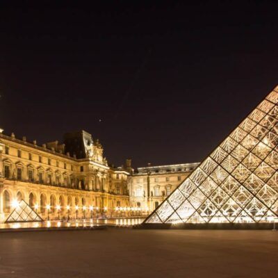 vista pyramide louvre