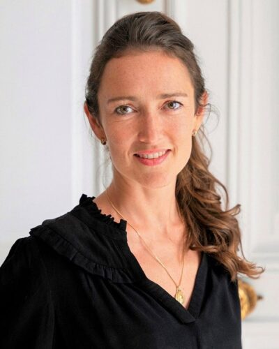 Portrait d'une chasseuse d'appartement professionnelle à Paris et dans les Hauts-de-Seine, membre de l'équipe Early Birds Paris