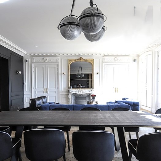 Salle de réunion dans un bureau à Paris, parfaite pour l'achat de locaux professionnels ou bureaux.