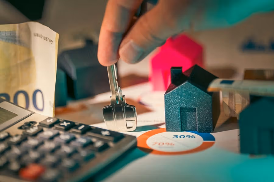 Délais entre l’achat d’une maison et l’emménagement, accompagnés par un chasseur d’appartement à Paris.