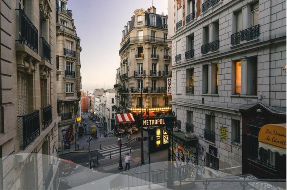 Vue d’une rue parisienne typique, idéale pour l’achat de locaux commerciaux ou bureaux à Paris.