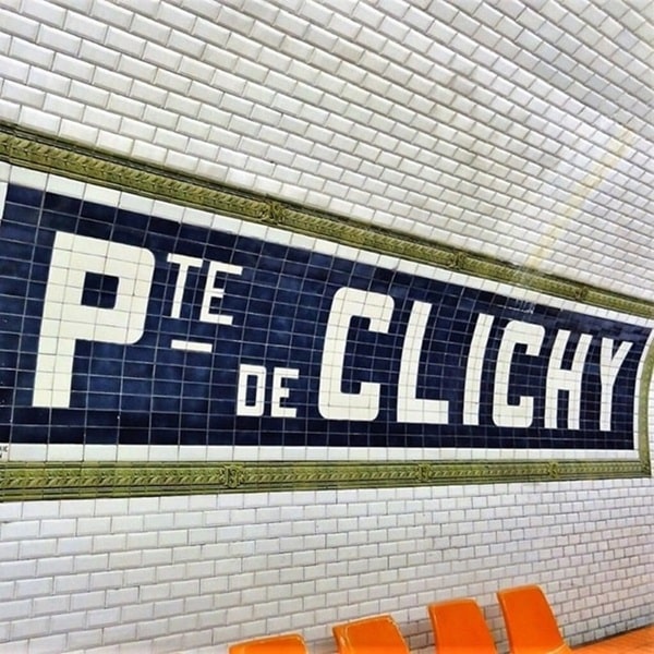 Enseigne murale de la station de métro Porte de Clichy, un point de repère emblématique de Clichy (92).