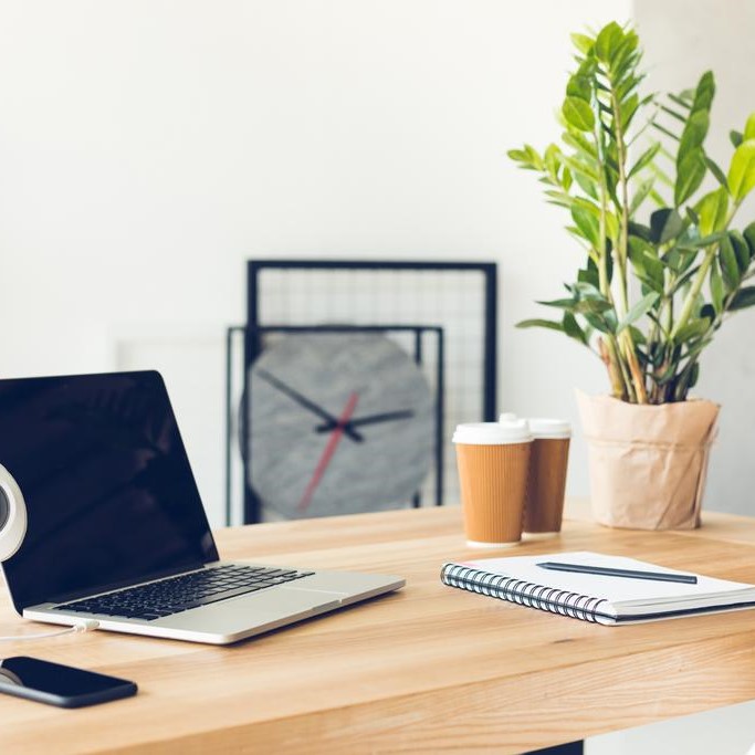 Bureau moderne à Paris idéal pour l'achat de locaux professionnels ou la recherche de bureaux fonctionnels.