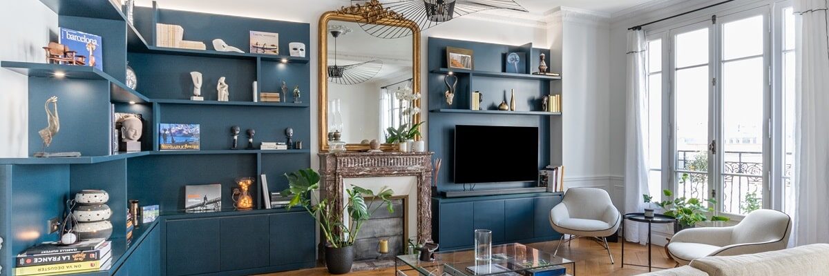 Salon lumineux avec vue dégagée et balcon à Paris 15, trouvé grâce à notre service de chasse immobilière pour l'achat d'appartements et de pieds-à-terre à Paris