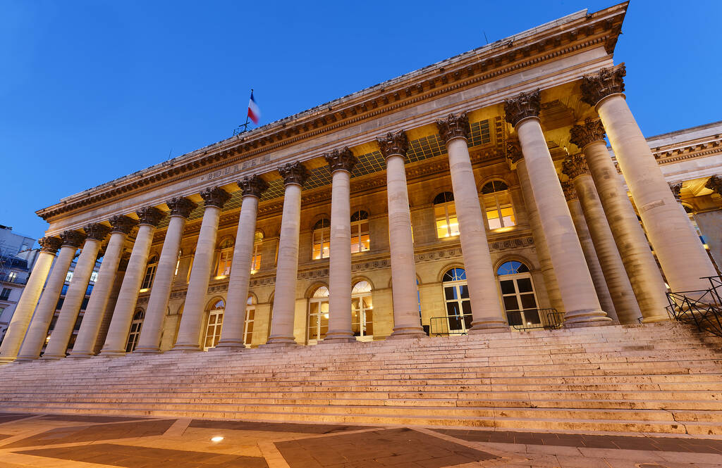 Le Palais Brongniart, ancien siège de la Bourse de Paris, un lieu emblématique du 2ᵉ arrondissement, idéal pour une recherche immobilière prestigieuse avec Early Birds Paris.