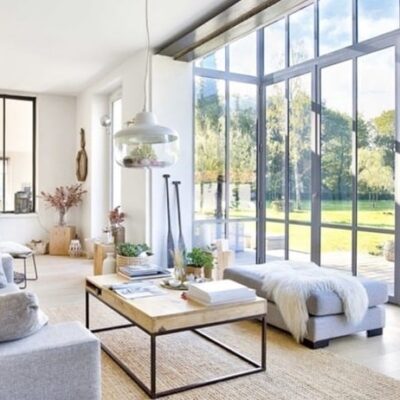 salon lumineux avec vue sur jardin un exemple d'investissement en sci min