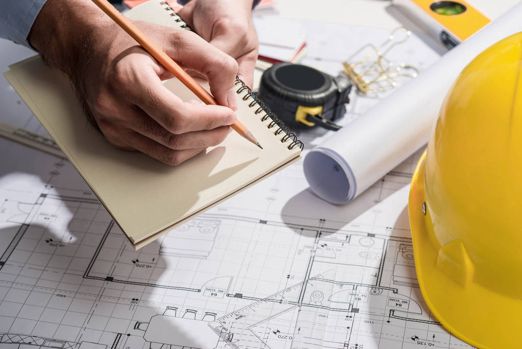 Contraintes techniques et points d’eau à vérifier sur un plan d’appartement parisien