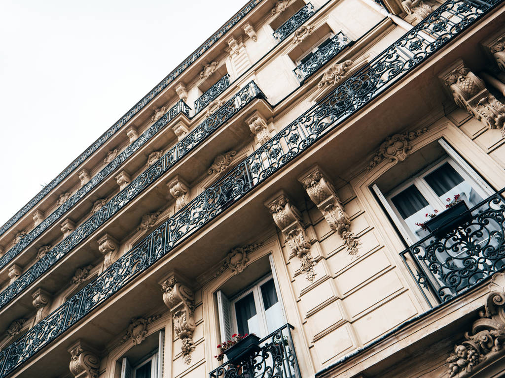 Immeuble haussmannien à Paris illustrant l’importance de la copropriété dans un achat immobilier