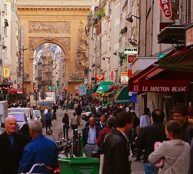 Rue du Faubourg Saint-Denis à Paris 10, commerces et vie de quartier