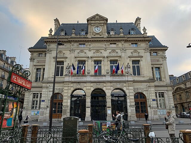 Mairie du 18e arrondissement de Paris située place Jules Joffrin, cœur administratif du quartier