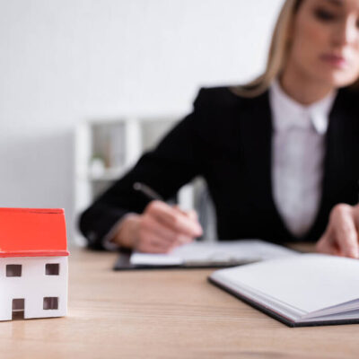 Signature d’une promesse de vente immobilière chez le notaire, avec indemnité d’immobilisation