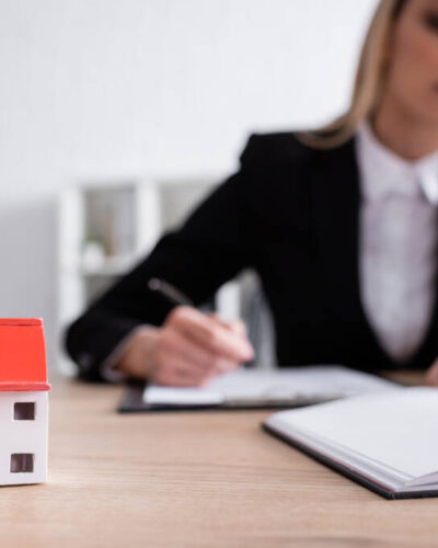 Signature d’une promesse de vente immobilière chez le notaire, avec indemnité d’immobilisation