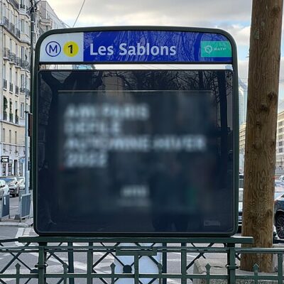 Accès à la station de métro Les Sablons à Neuilly-sur-Seine