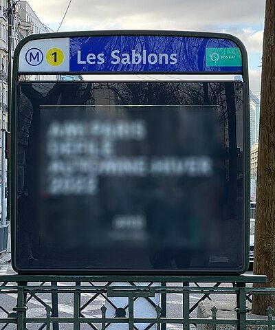 Accès à la station de métro Les Sablons à Neuilly-sur-Seine